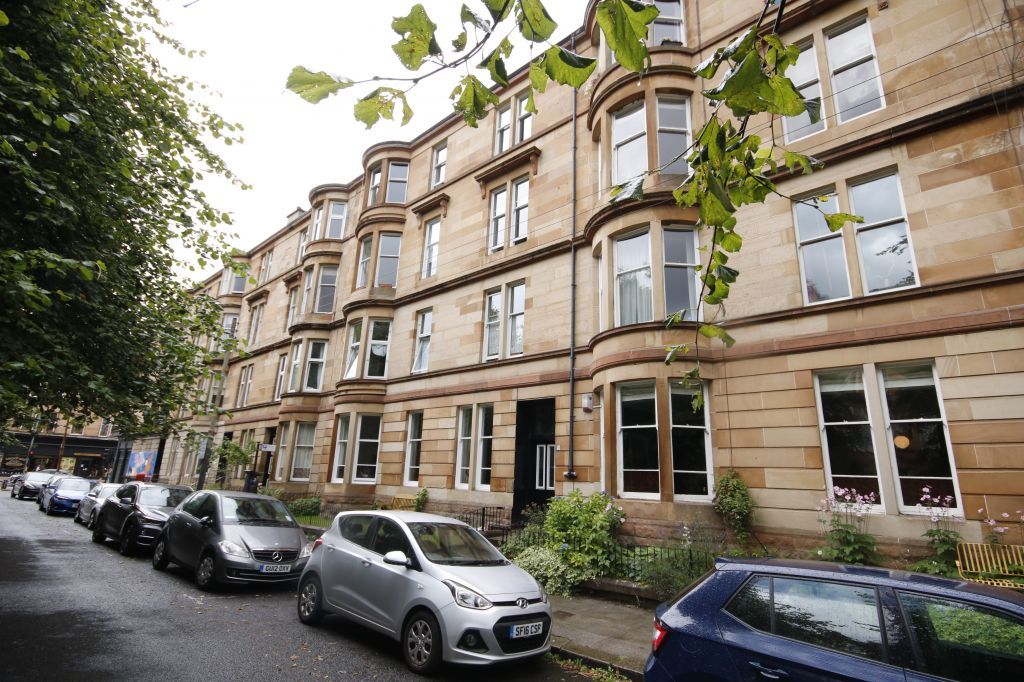 3/2, 9, Woodlands Drive, Woodlands, Glasgow G4  