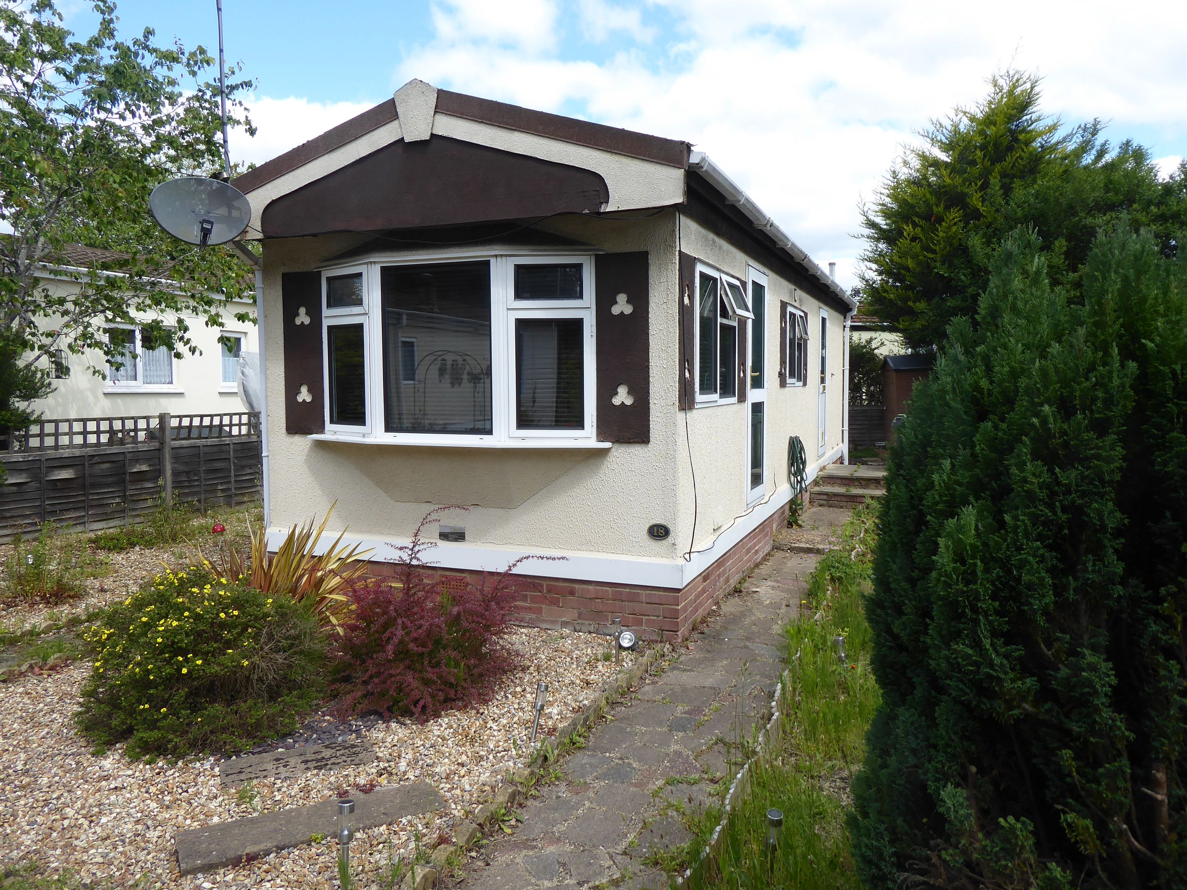 1 bed mobile/park home for sale in Mytchett Farm Park, Mytchett, Nr