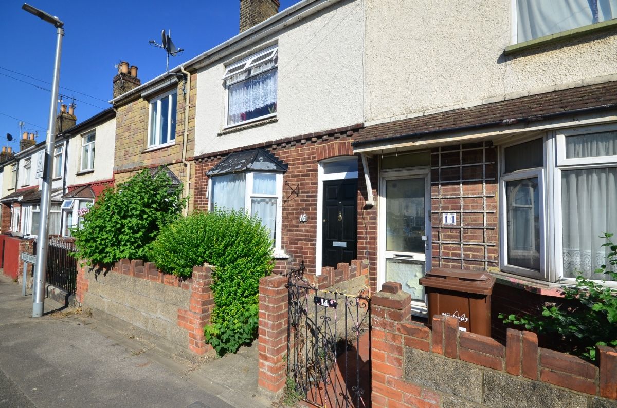 2 bed terraced house to rent in Maple Avenue, Gillingham ME7 Zoopla