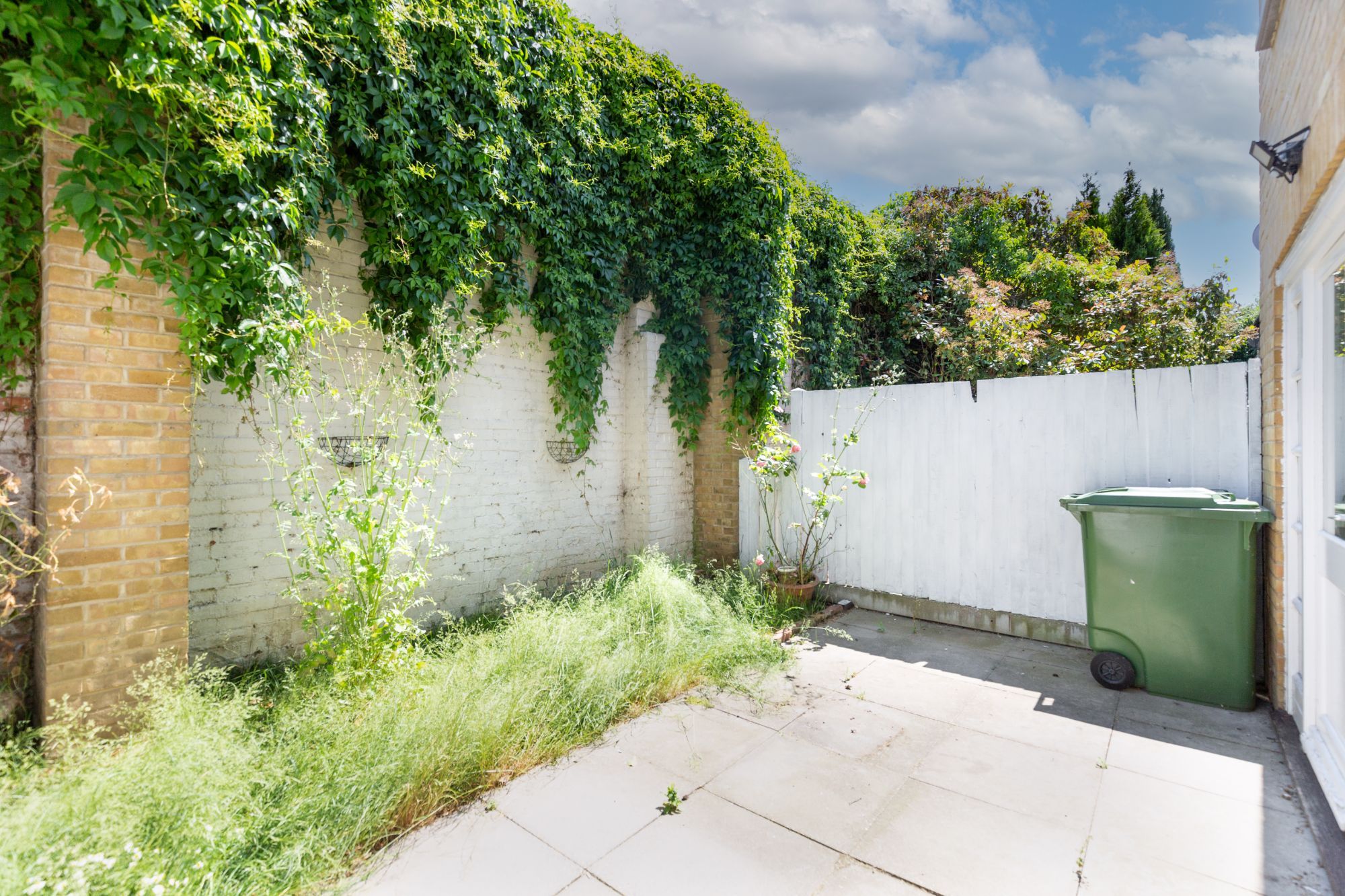 2 bed terraced house for sale in Crusoe Mews, London N16 Zoopla