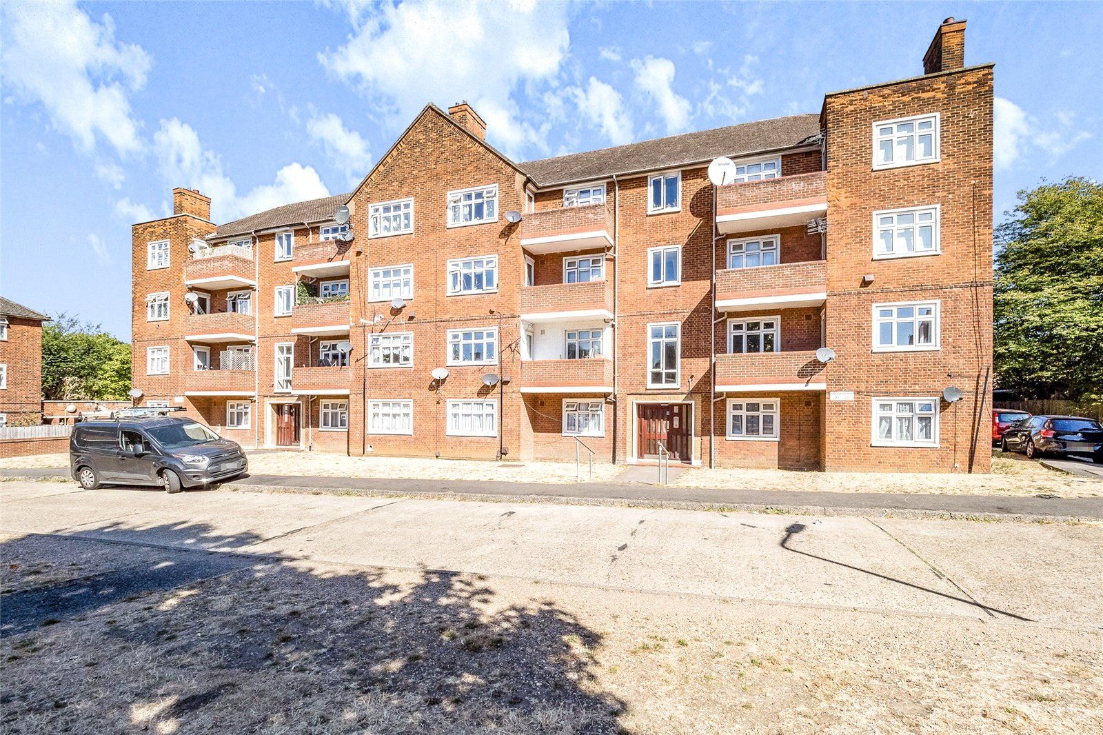 2 bed flat for sale in Althorne Gardens, South Woodford, London E18