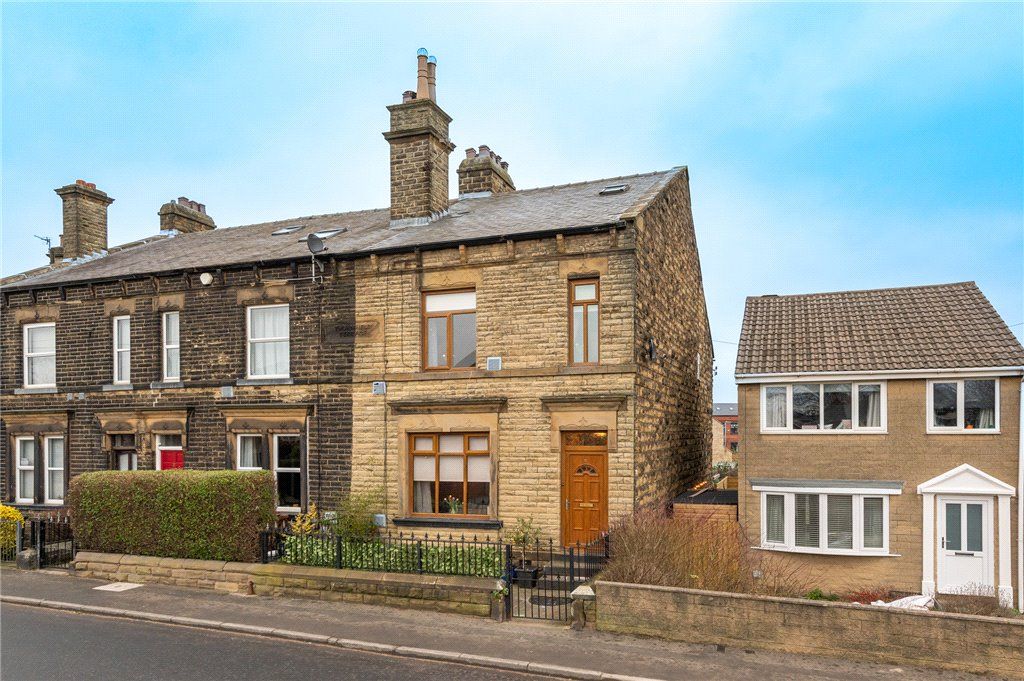 4 bed end terrace house for sale in Rein Road, Morley, Leeds, West