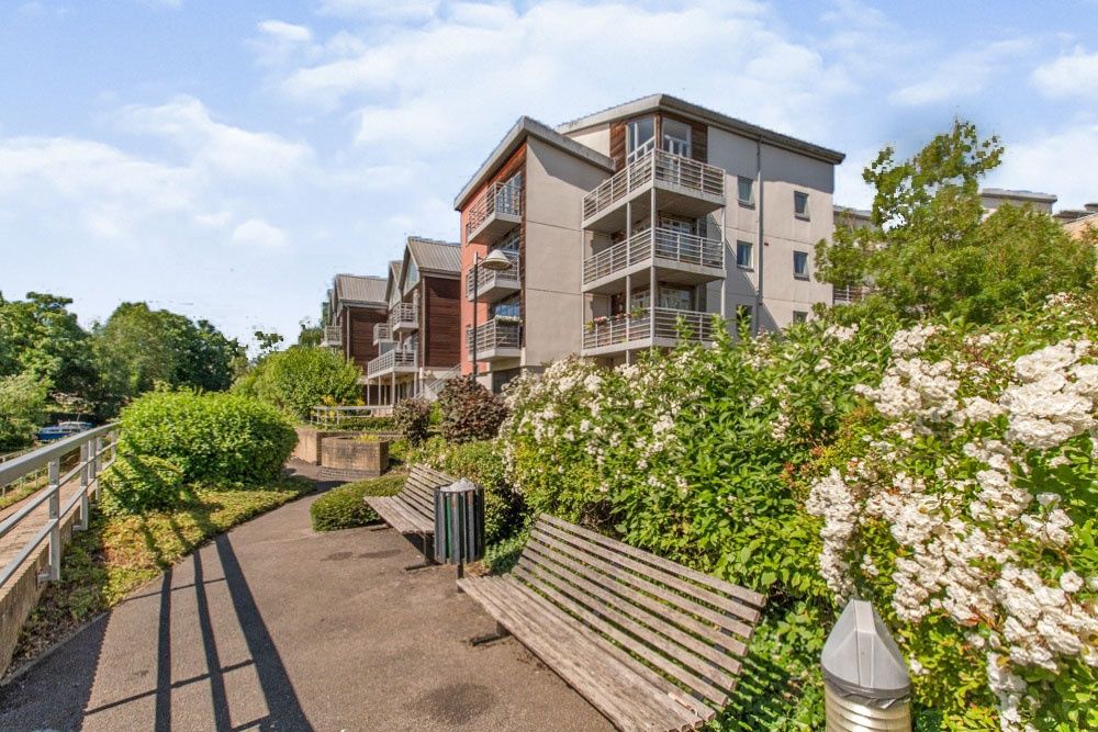 2 bed flat for sale in Kingfisher Meadow, Maidstone ME16 Zoopla