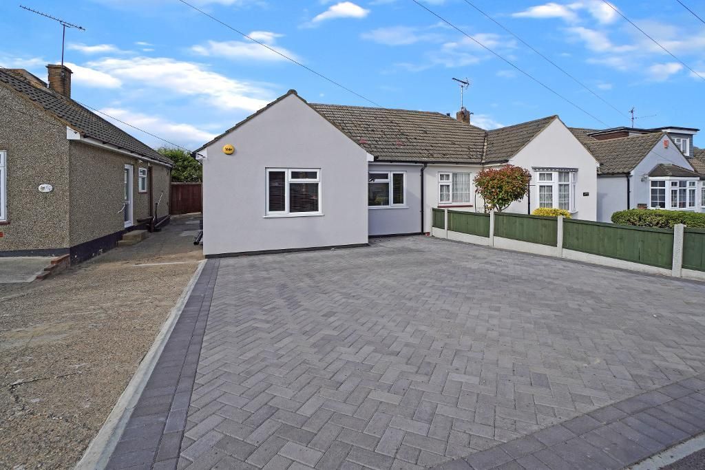 3 bed semidetached bungalow for sale in Digby Road, Corringham, Essex