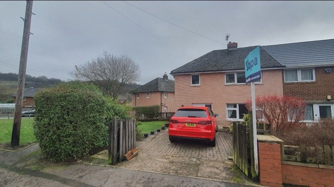 3 bed semidetached house for sale in Woodbrook Close, Mixenden