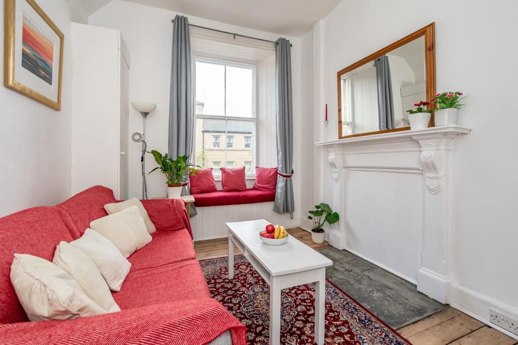 27 (1F2) St Leonards Street, Newington EH8  