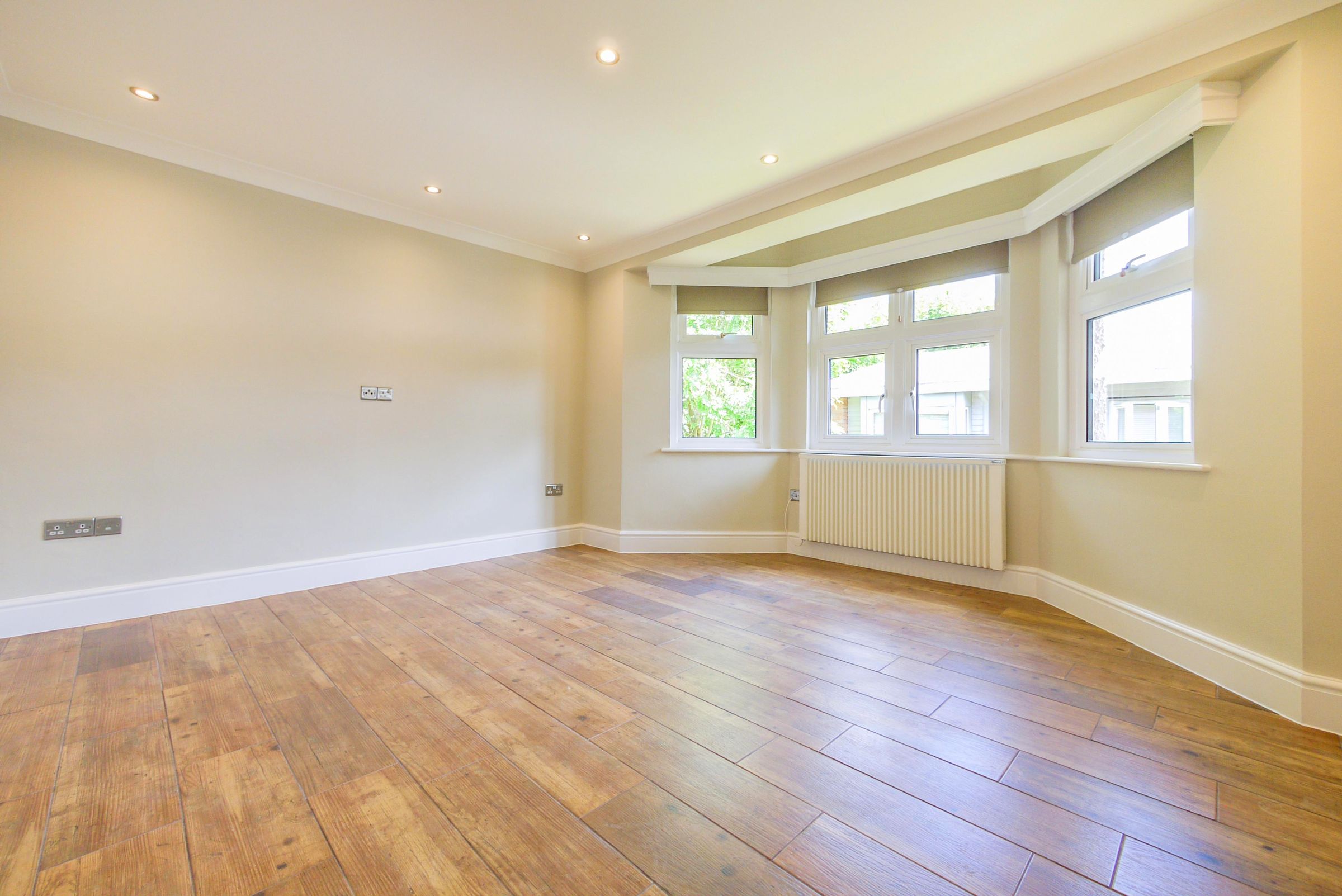 2 bed flat to rent in Cross Lanes, Guildford GU1 Zoopla