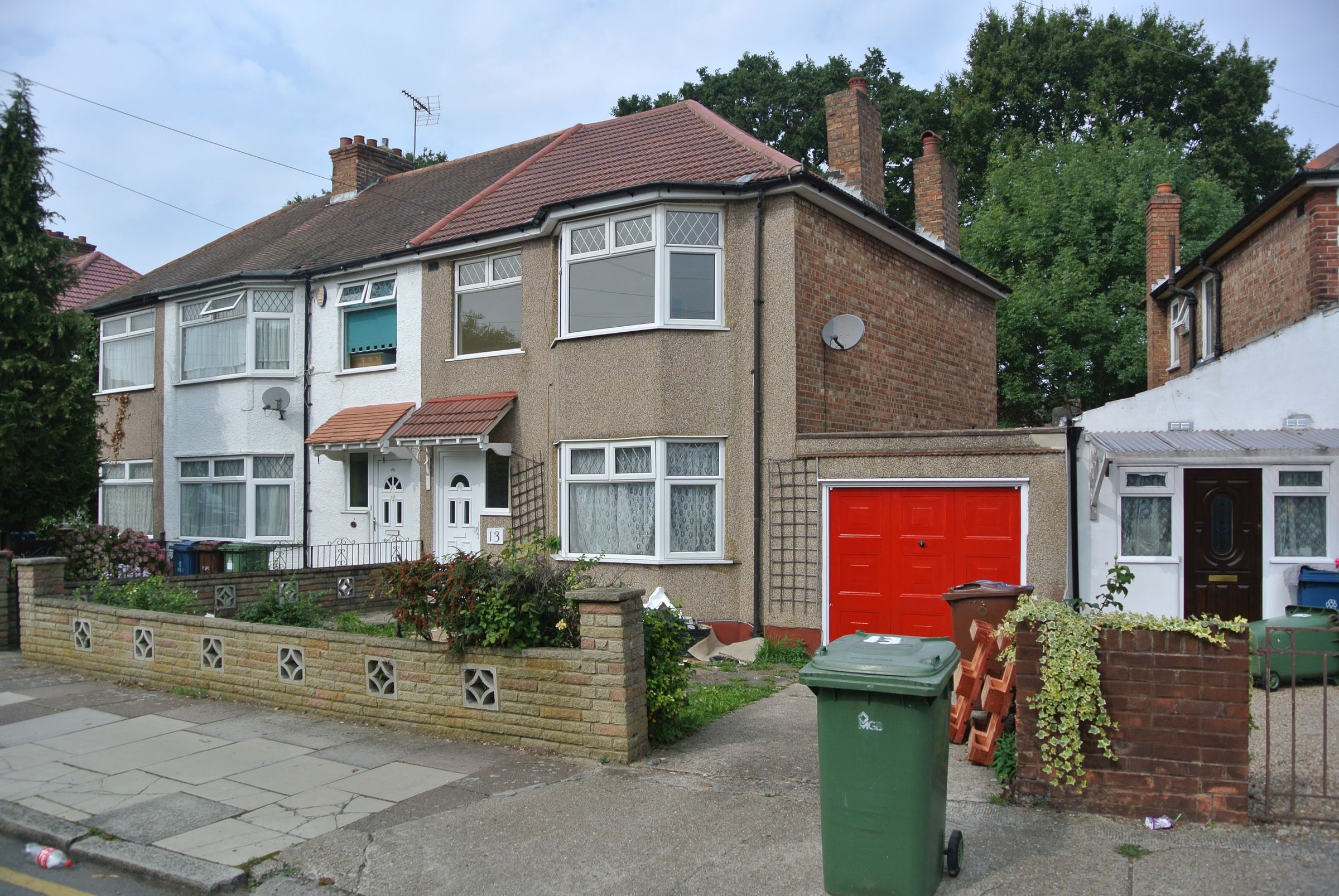 4 bed semidetached house to rent in Hill Crescent, Kenton/Harrow HA1