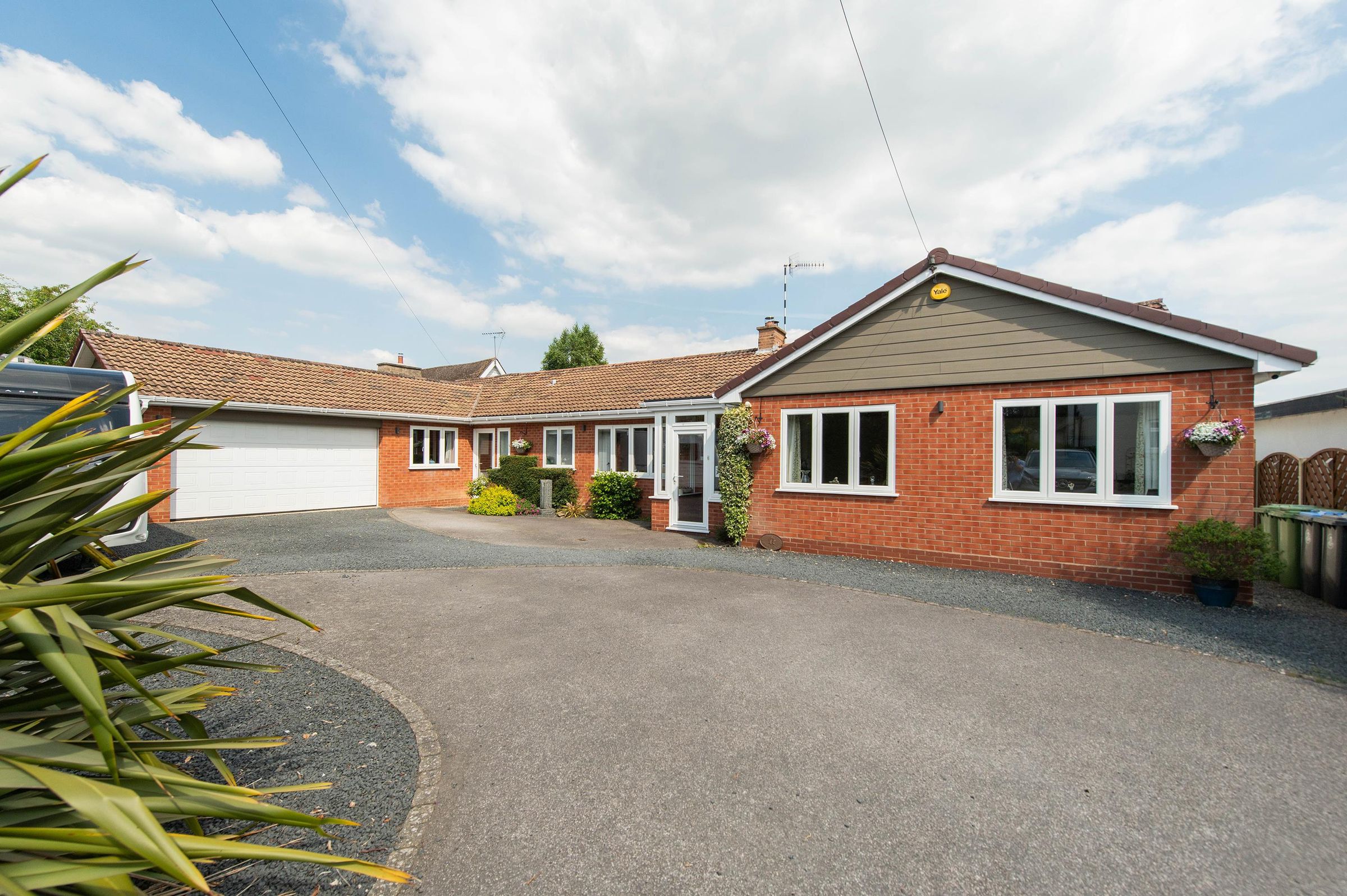 5 bed bungalow for sale in Church Road, Claverdon, Warwick