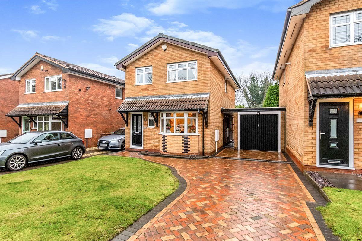 4 bed linkdetached house for sale in Sneyd Lane, Essington