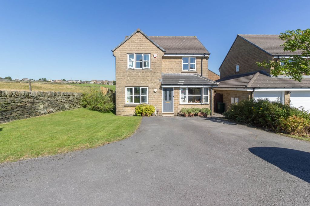 4 bed detached house for sale in Bradshaw View, Queensbury, Bradford