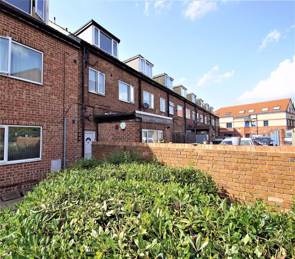 Irwin Approach, Leeds LS15  