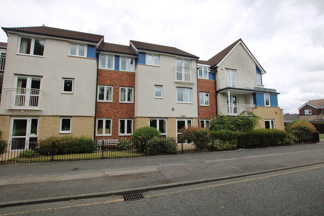1 bed flat for sale in Ellesmere Road, Culcheth, Warrington WA3 Zoopla