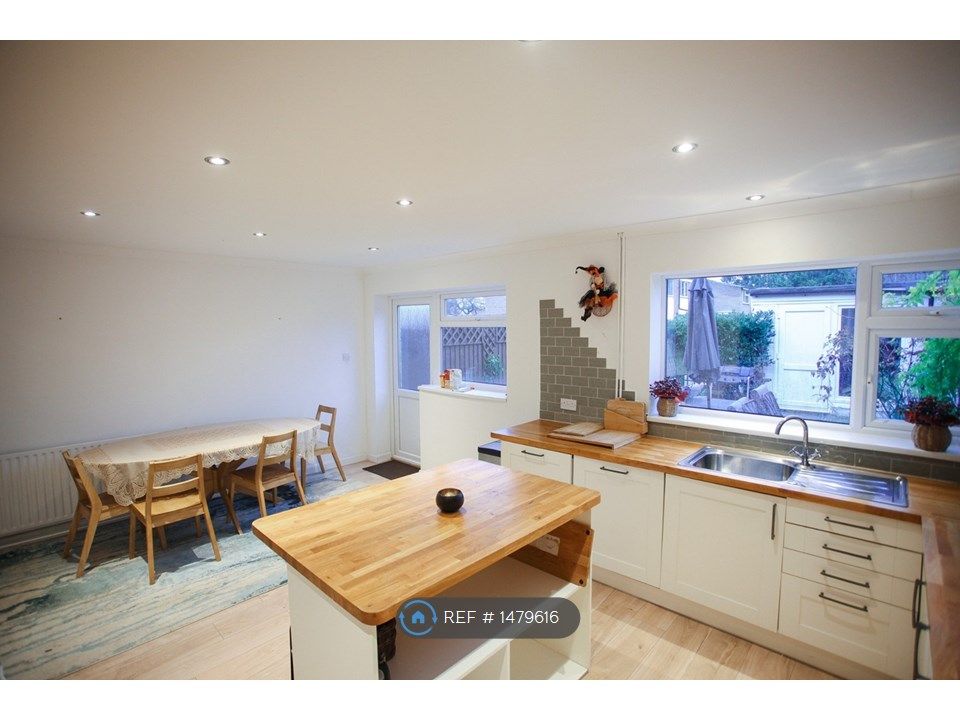 4 bed semidetached house to rent in Sherbourne Close, Cambridge CB4