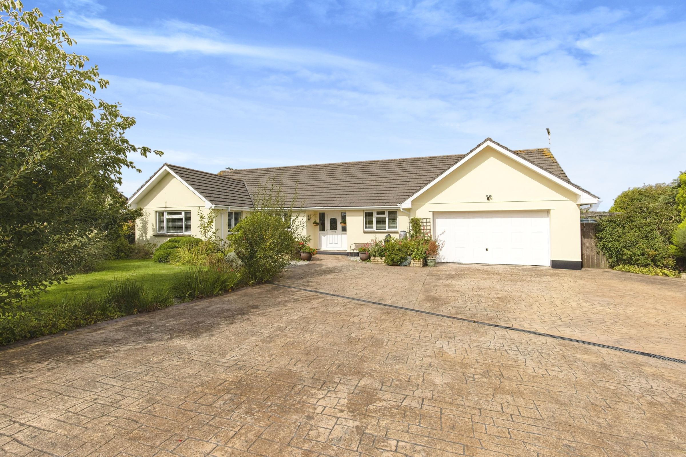 4 bed detached bungalow for sale in TrehazeNa Close, Camelford PL32