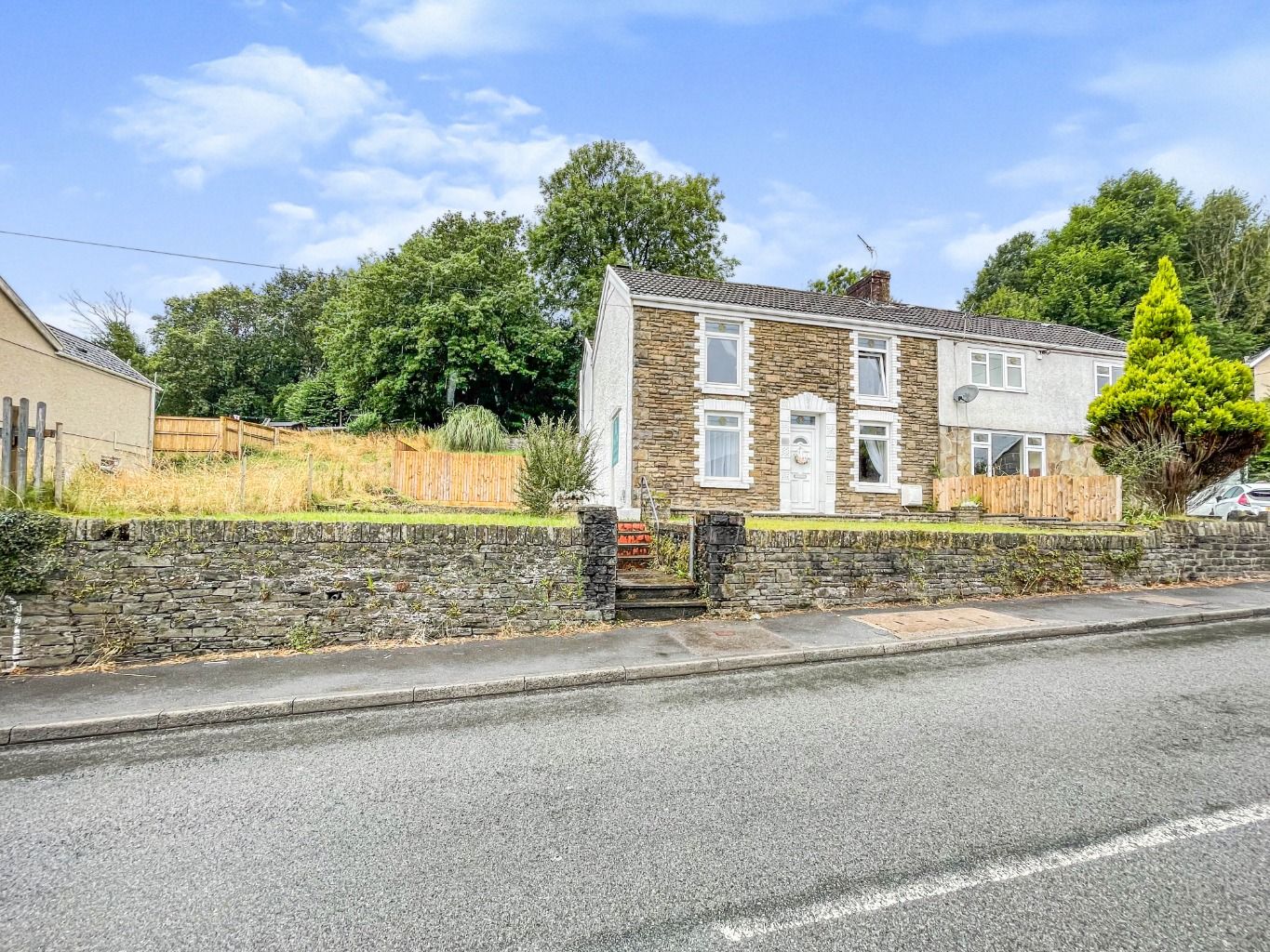 4 bed semidetached house for sale in Fforest Road, Fforest