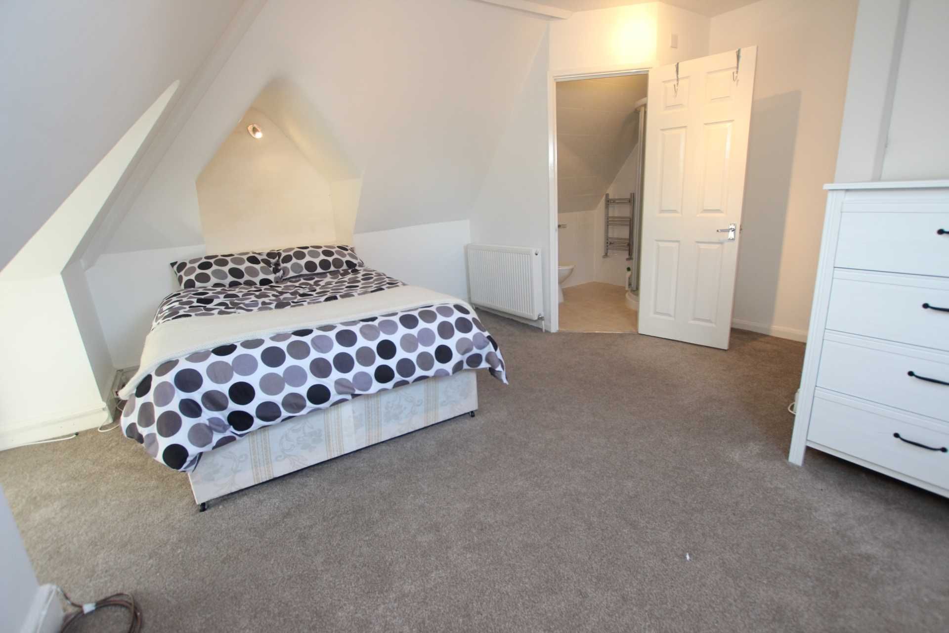Room to rent in Tilehurst Road, Reading RG30 Zoopla