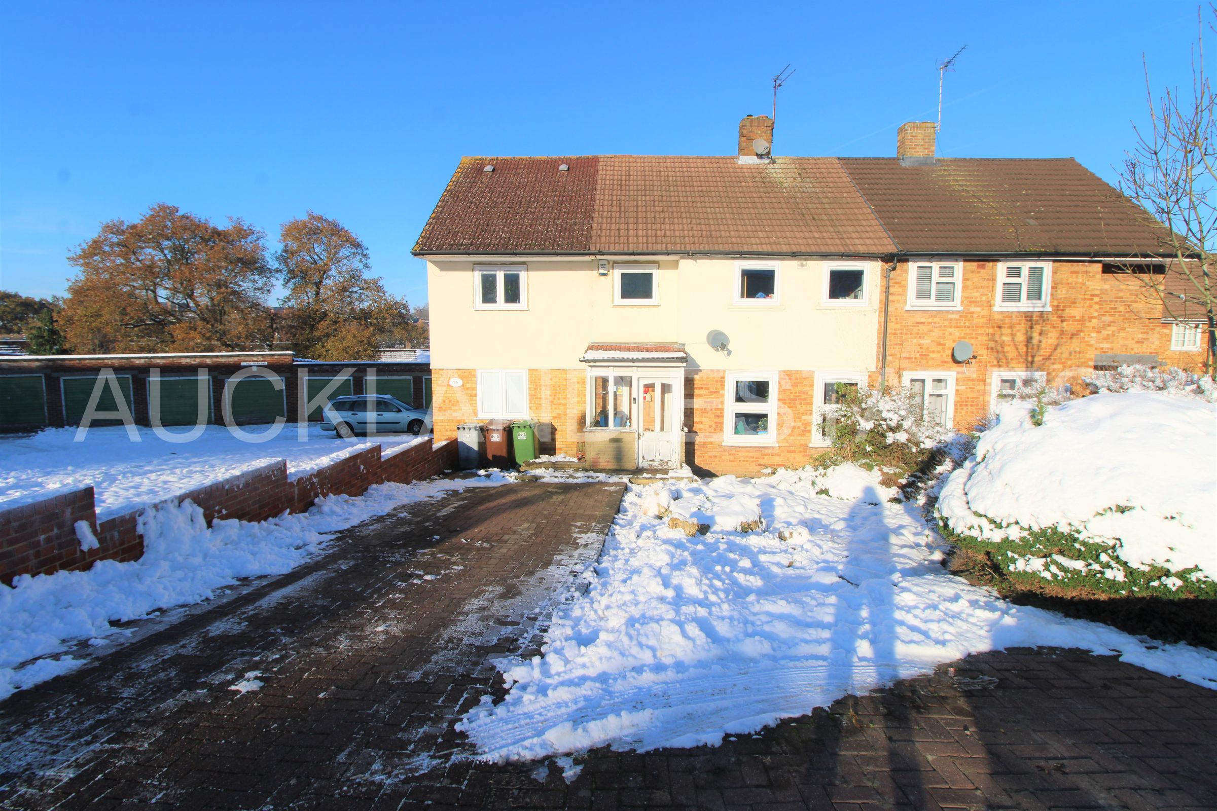 5 bed semidetached house for sale in Oakmere Avenue, Potters Bar EN6