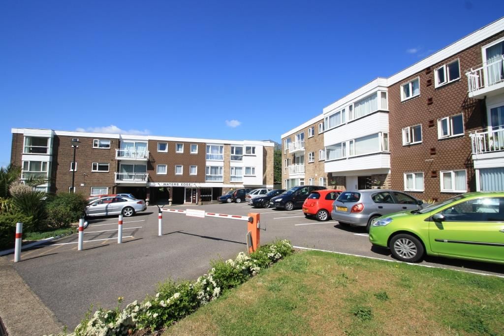 2 bed flat to rent in Shorefield Road, WestcliffOnSea SS0 Zoopla