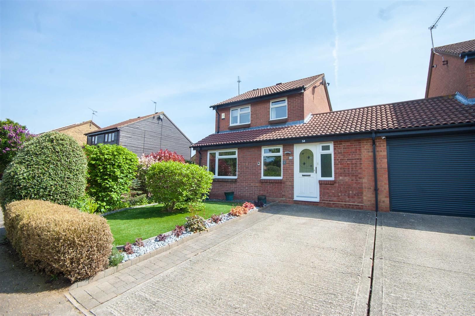 3 bed linkdetached house for sale in Beardsley Drive, Springfield, Chelmsford CM1 Zoopla