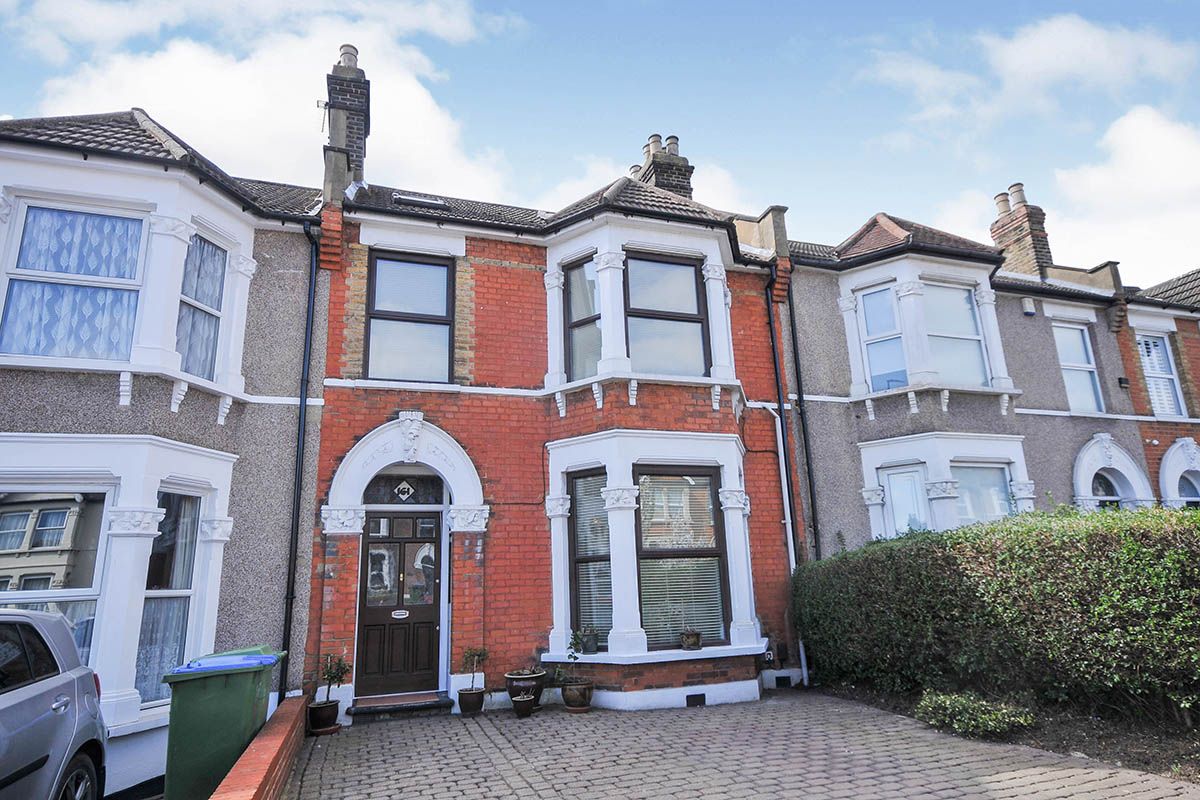 4 bed terraced house for sale in Westmount Road, London SE9 Zoopla