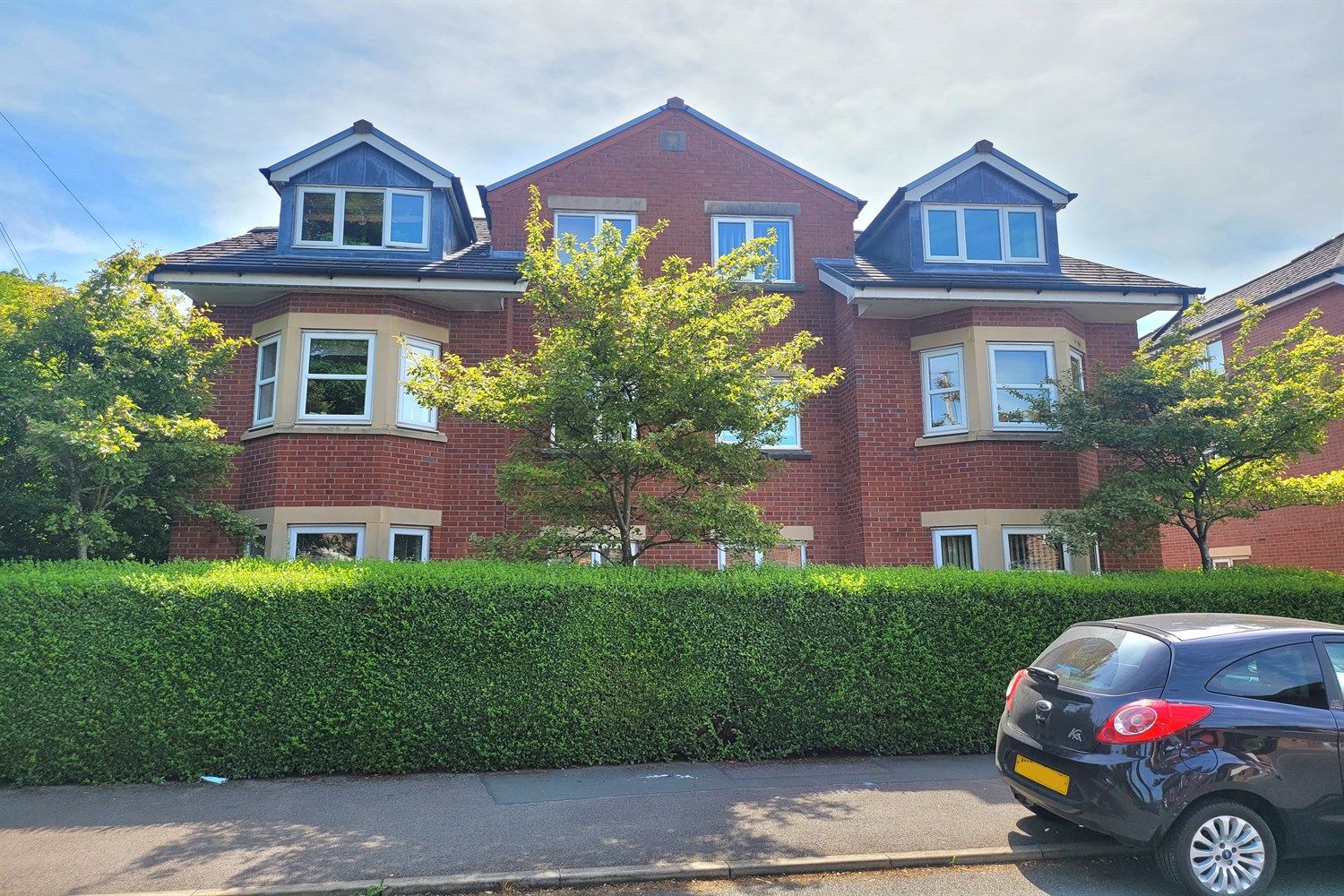 2 bed flat for sale in Provender Close, Broadheath, Altrincham WA14