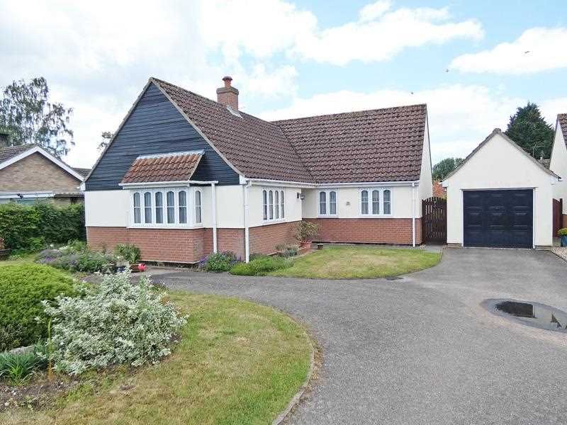3 bed detached bungalow for sale in Ash Mead, Badwell Ash, Bury St