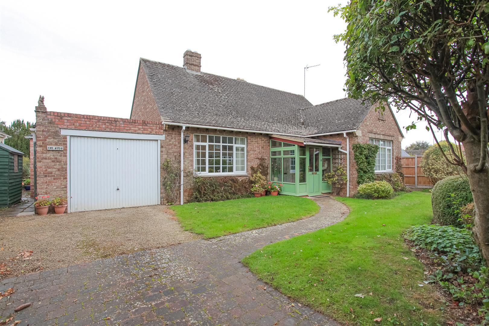 2 bed detached bungalow for sale in Tanners Lane, Adderbury, Banbury