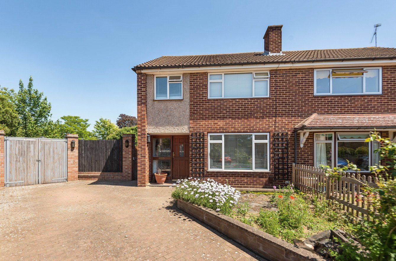 3 bed semidetached house for sale in Barrs Road, Taplow, Maidenhead