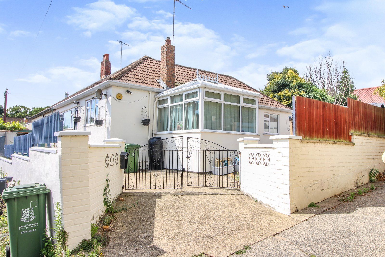 2 bed bungalow for sale in Blackwall Reach, Gorleston, Great Yarmouth