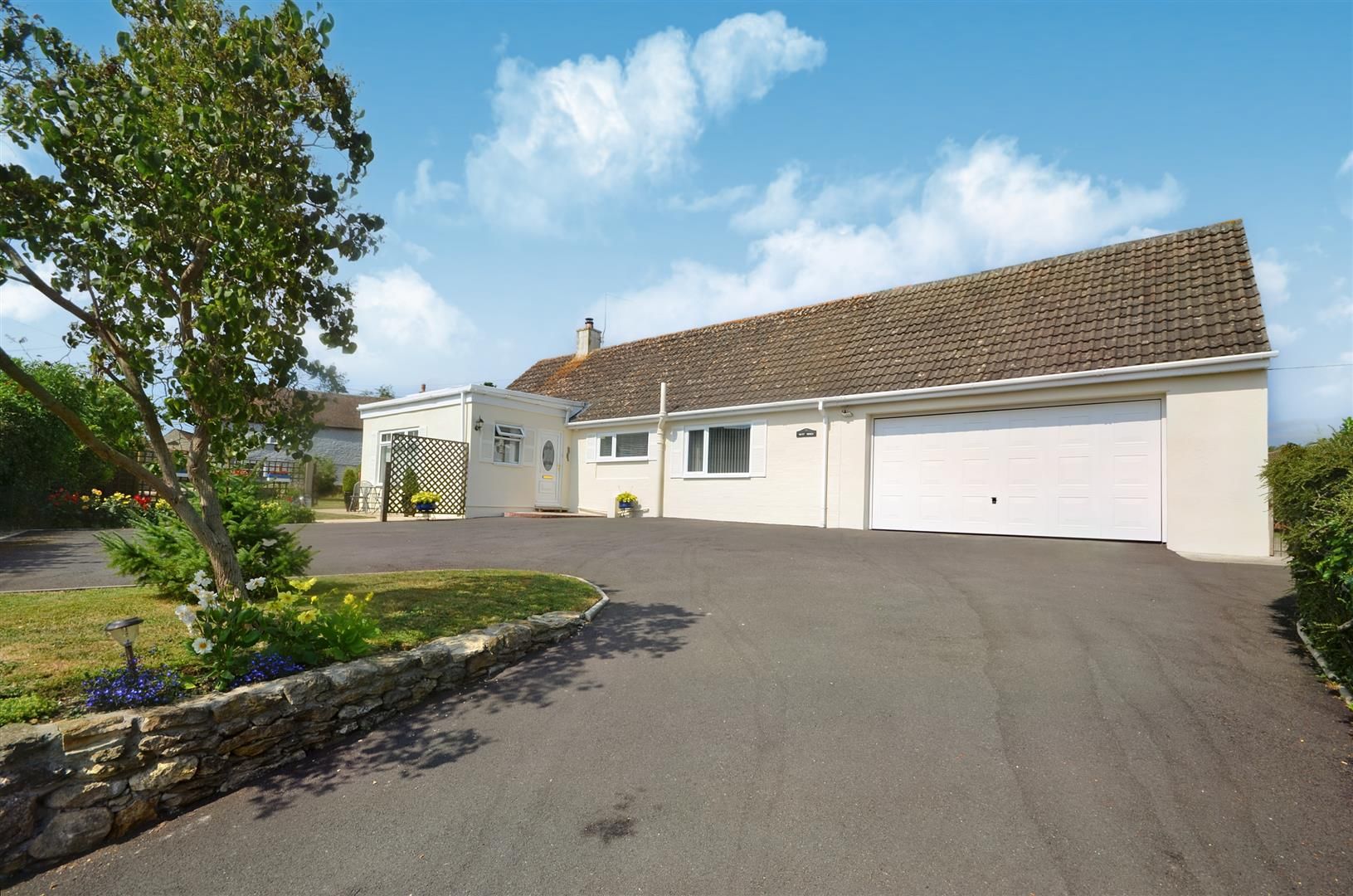 3 bed detached bungalow for sale in Whitechurch Lane, Yenston