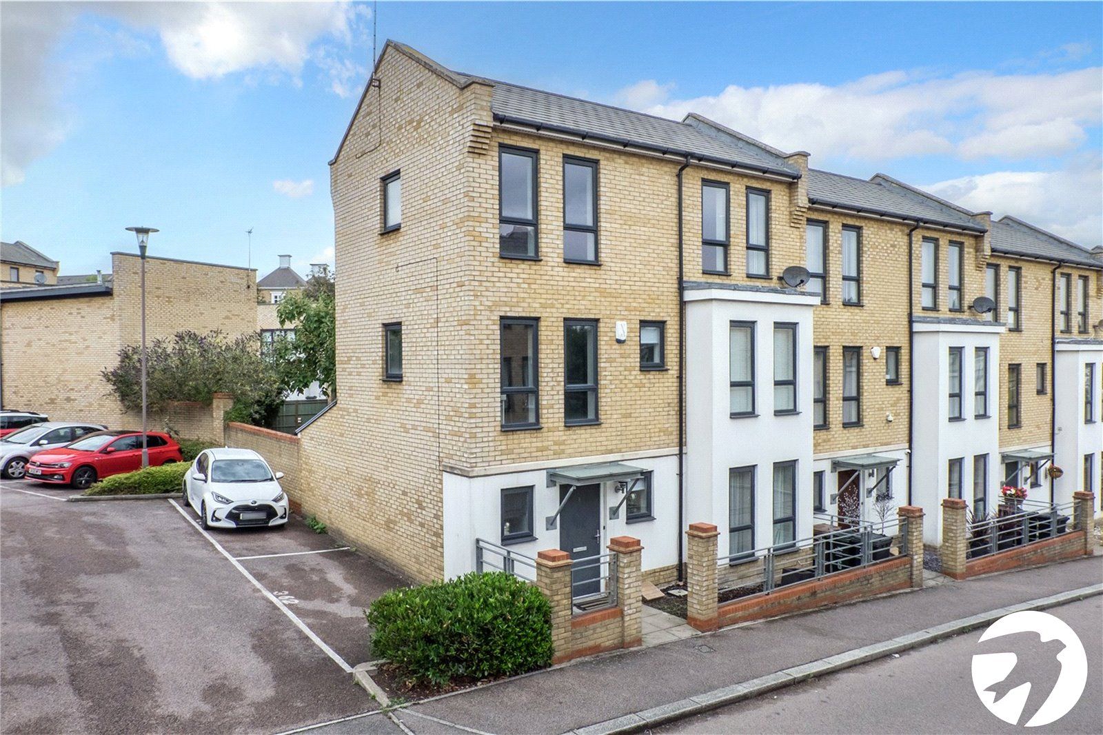 4 bed end terrace house for sale in Waterstone Way, Greenhithe, Kent