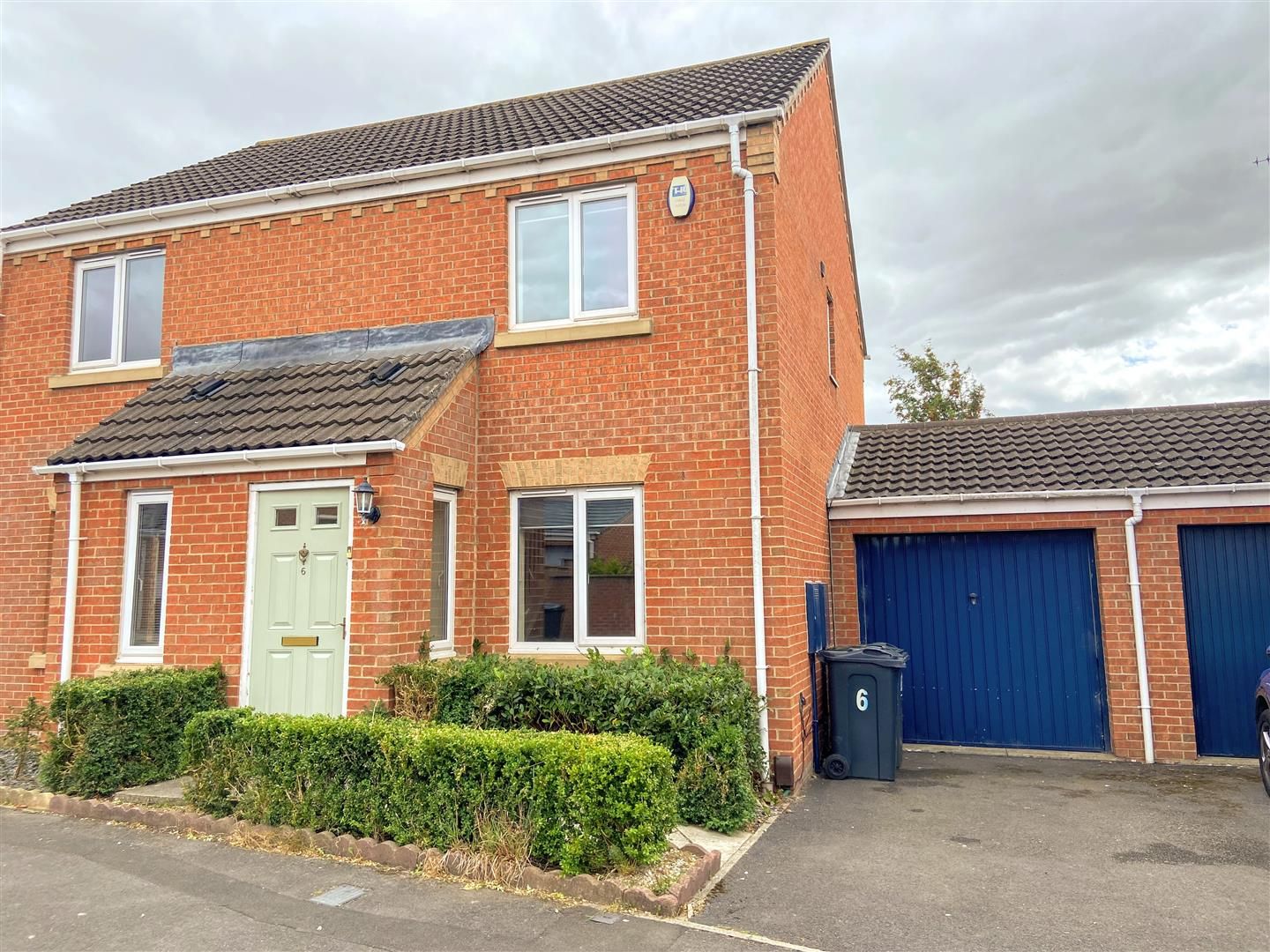 2 bed semidetached house to rent in Ridgewood Close, Darlington DL1