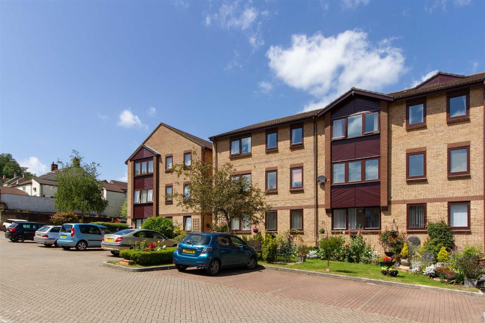 2 bed flat for sale in Henlow Drive, Dursley GL11 Zoopla