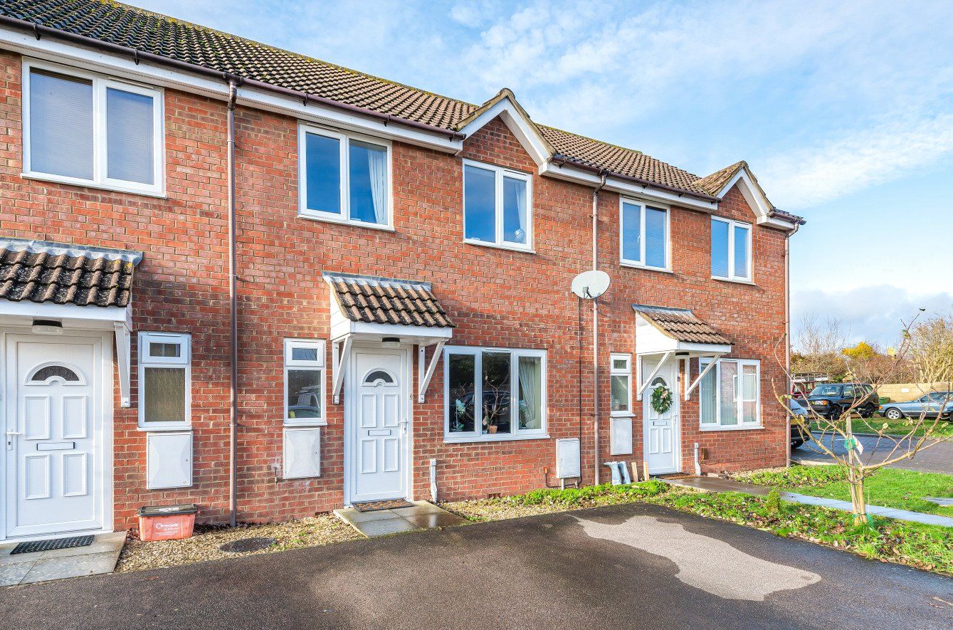 3 bed terraced house for sale in Montrose Close, Moredon, Swindon