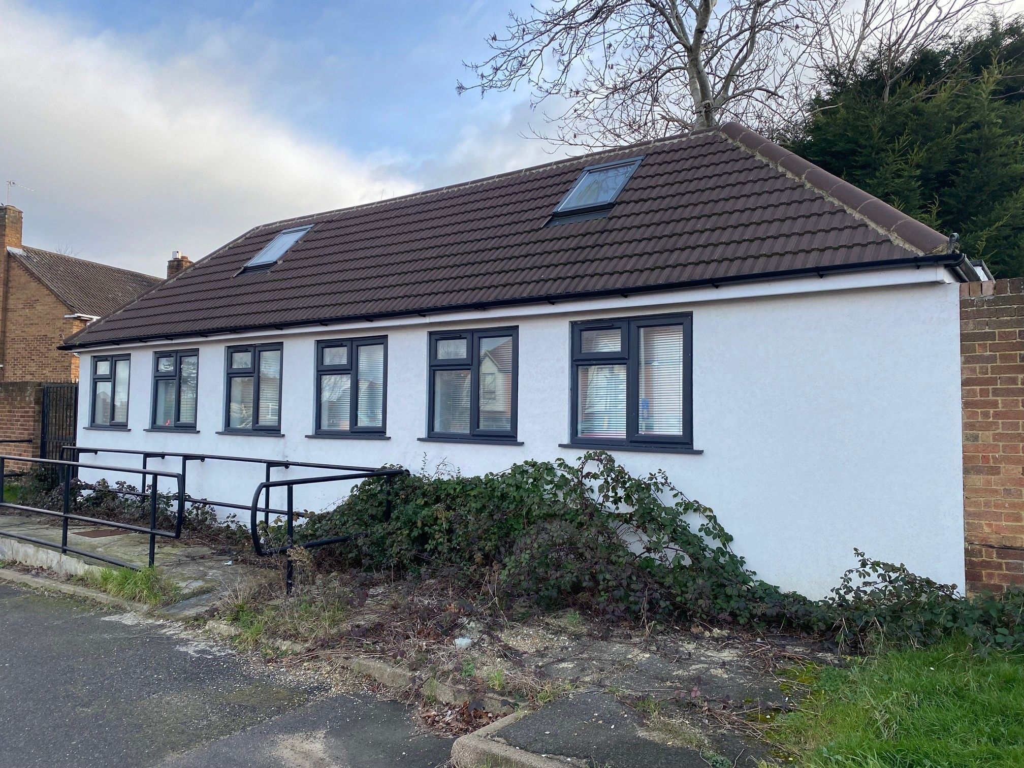 Office for sale in 437 Hook Road, Chessington KT9 Zoopla