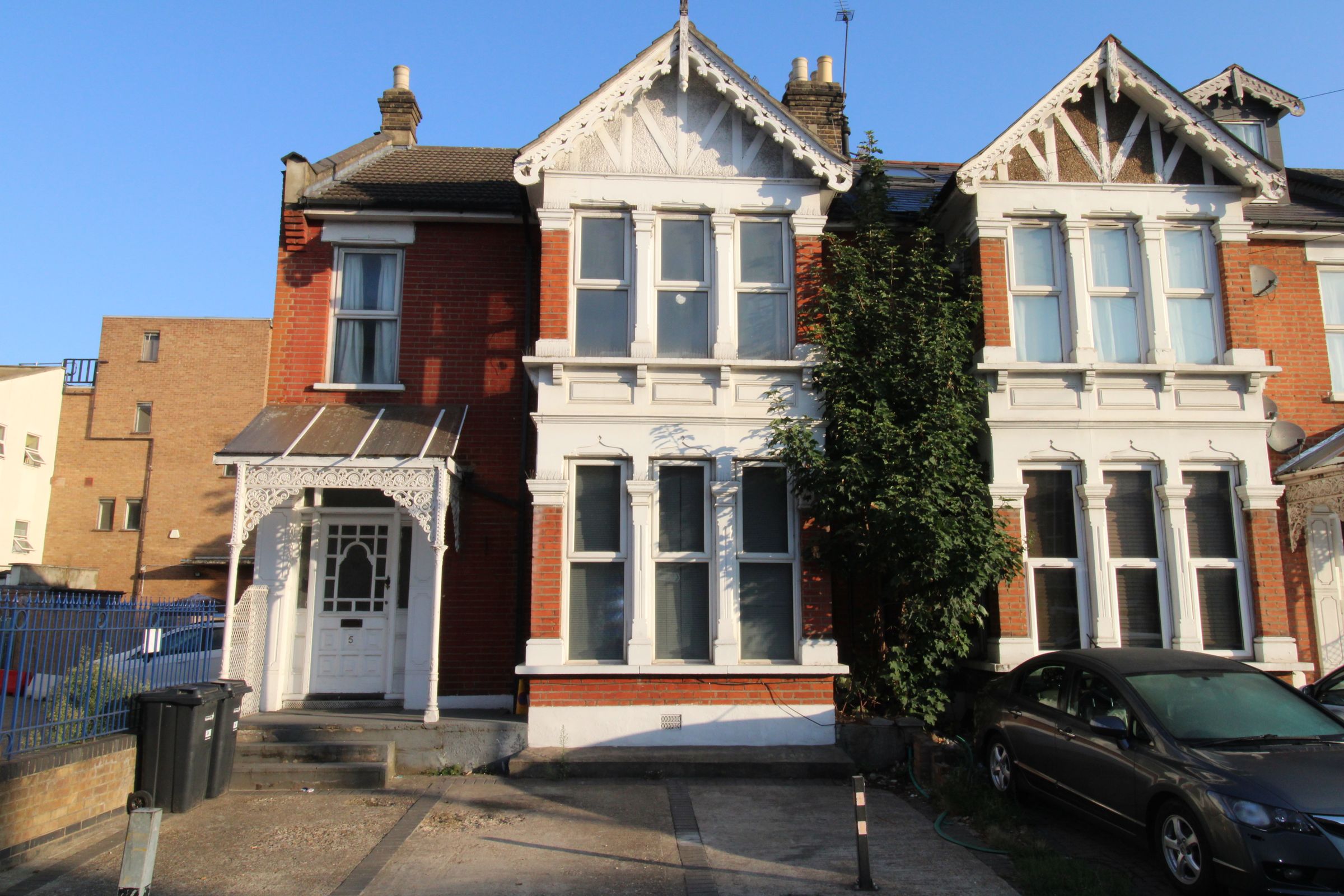 2 bed flat for sale in Wellesley Road, Ilford IG1 Zoopla