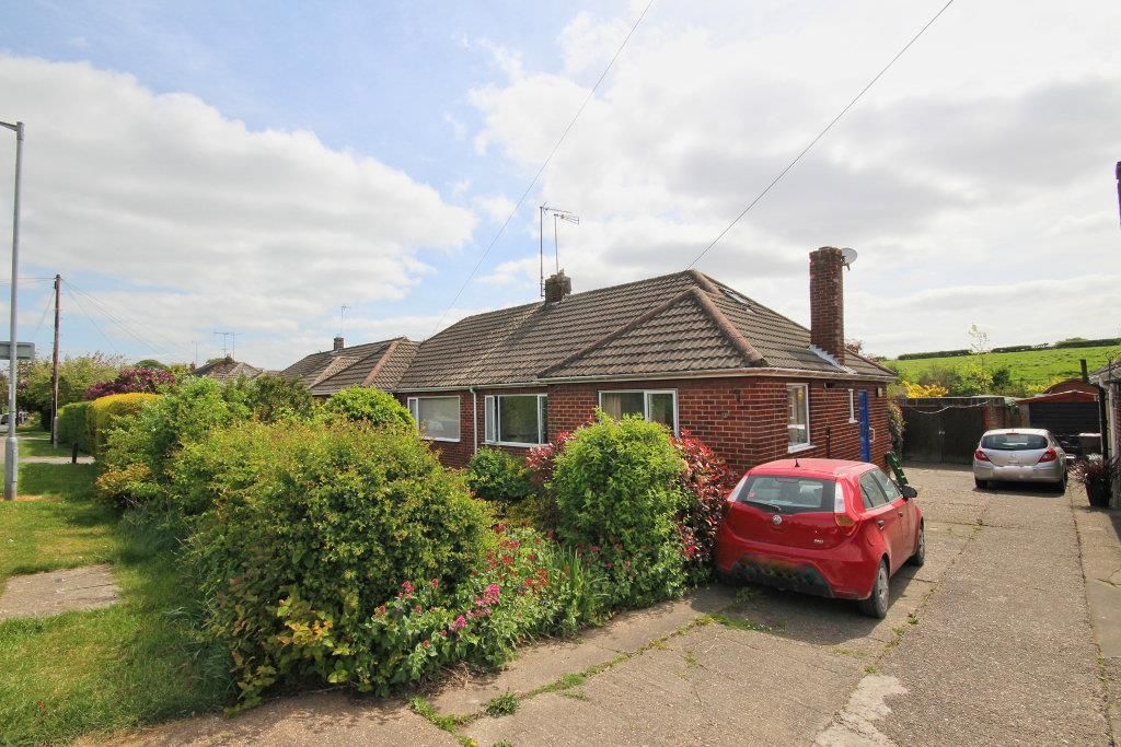 3 bed semidetached bungalow for sale in Riplingham Road, Skidby