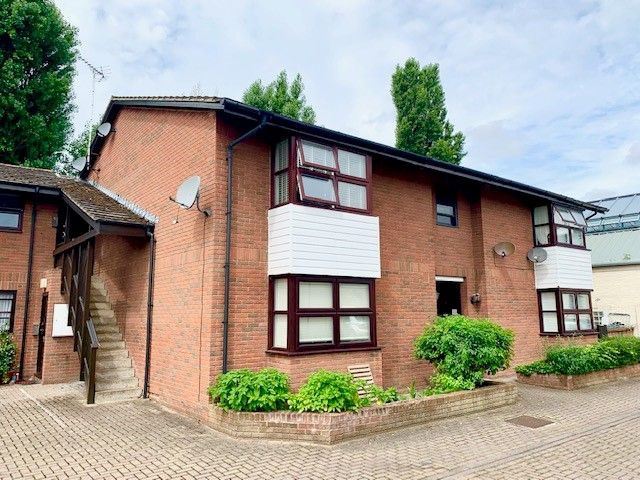 Balmoral Mews, Rylett Road, London W12  