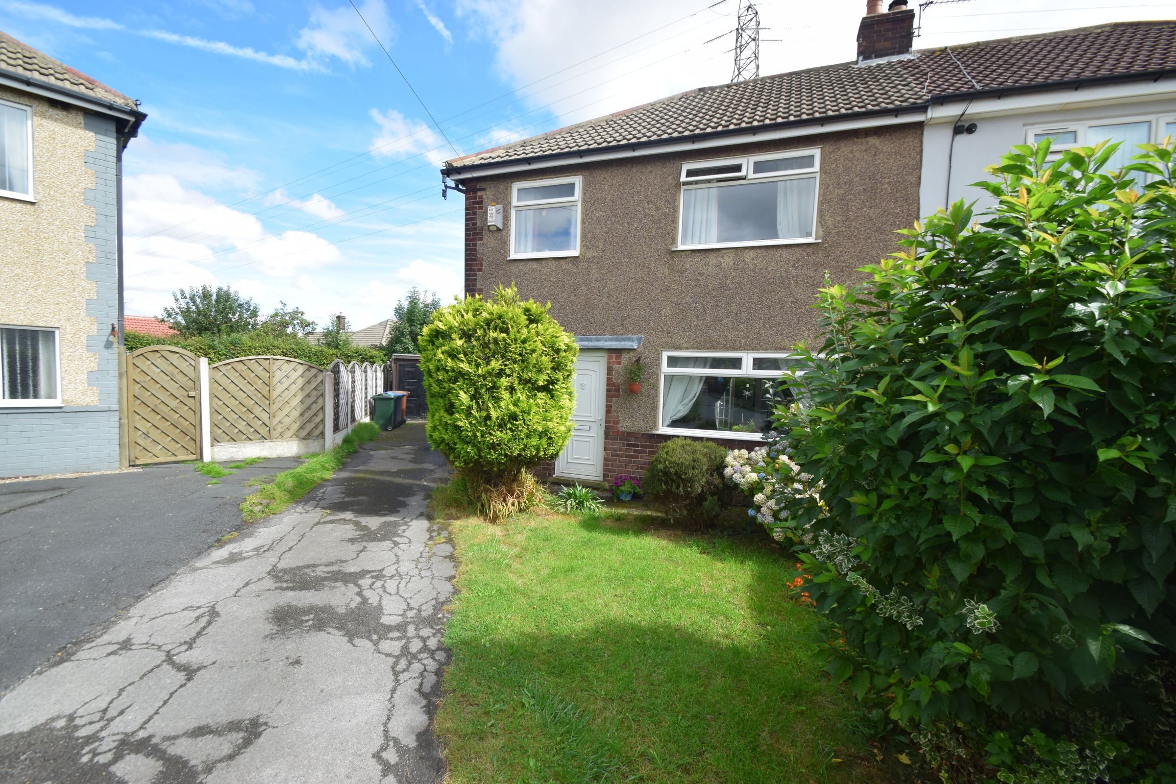 3 bed semidetached house for sale in Wrose Grove, Wrose, Bradford