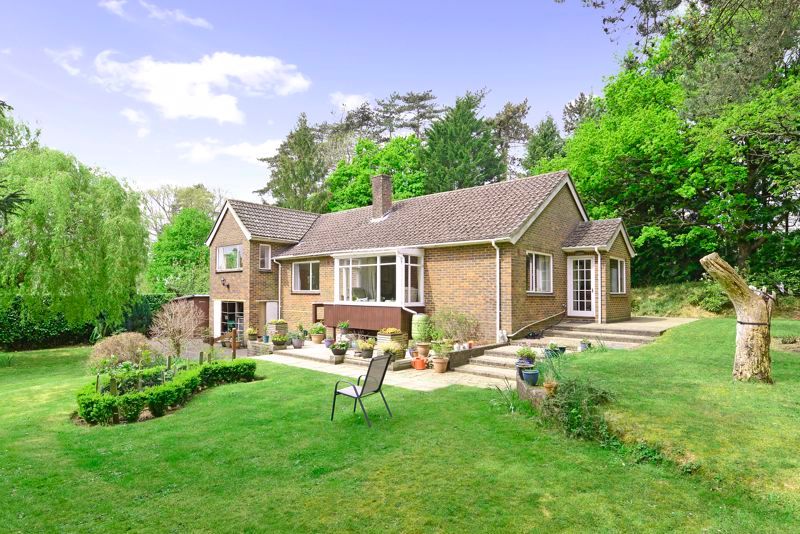 4 bed detached bungalow for sale in Dunsfold Road, Cranleigh GU6 Zoopla