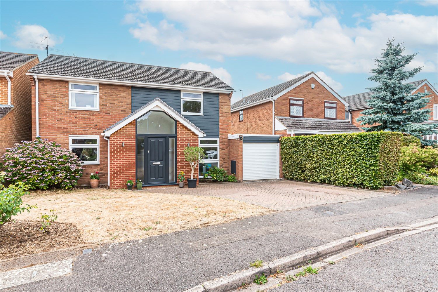 4 bed detached house to rent in Kingfisher Court, Twyford RG10 Zoopla