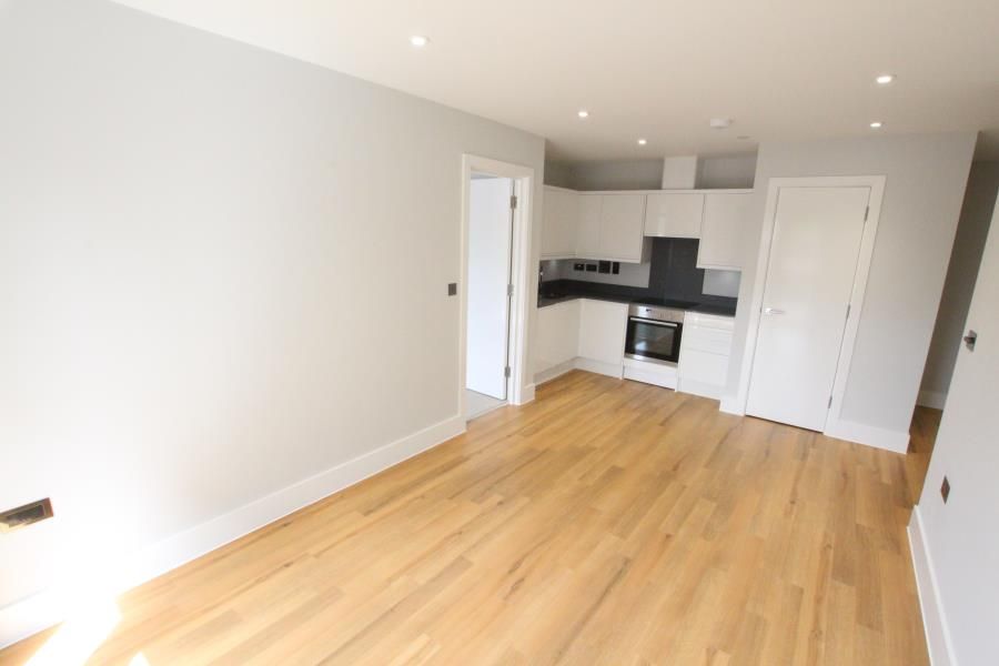 1 bed flat to rent in Lavender Park Road, West Byfleet KT14 Zoopla