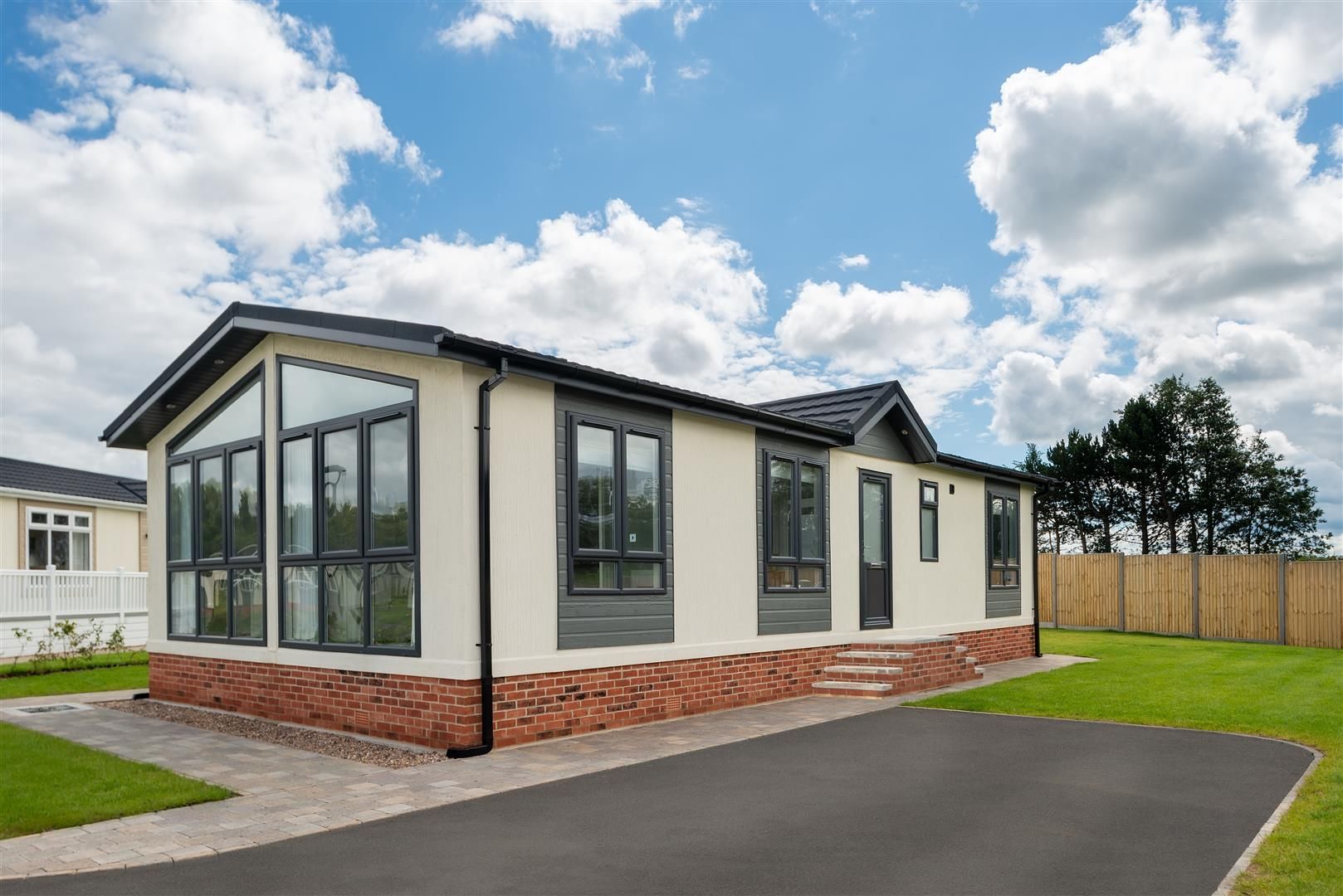2 bed mobile/park home for sale in Toads Acre, Longstanton, Cambridge