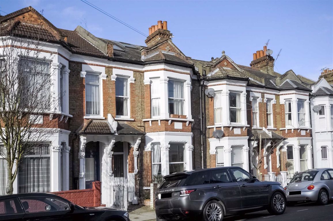 2 bed flat to rent in Marney Road, London SW11 Zoopla