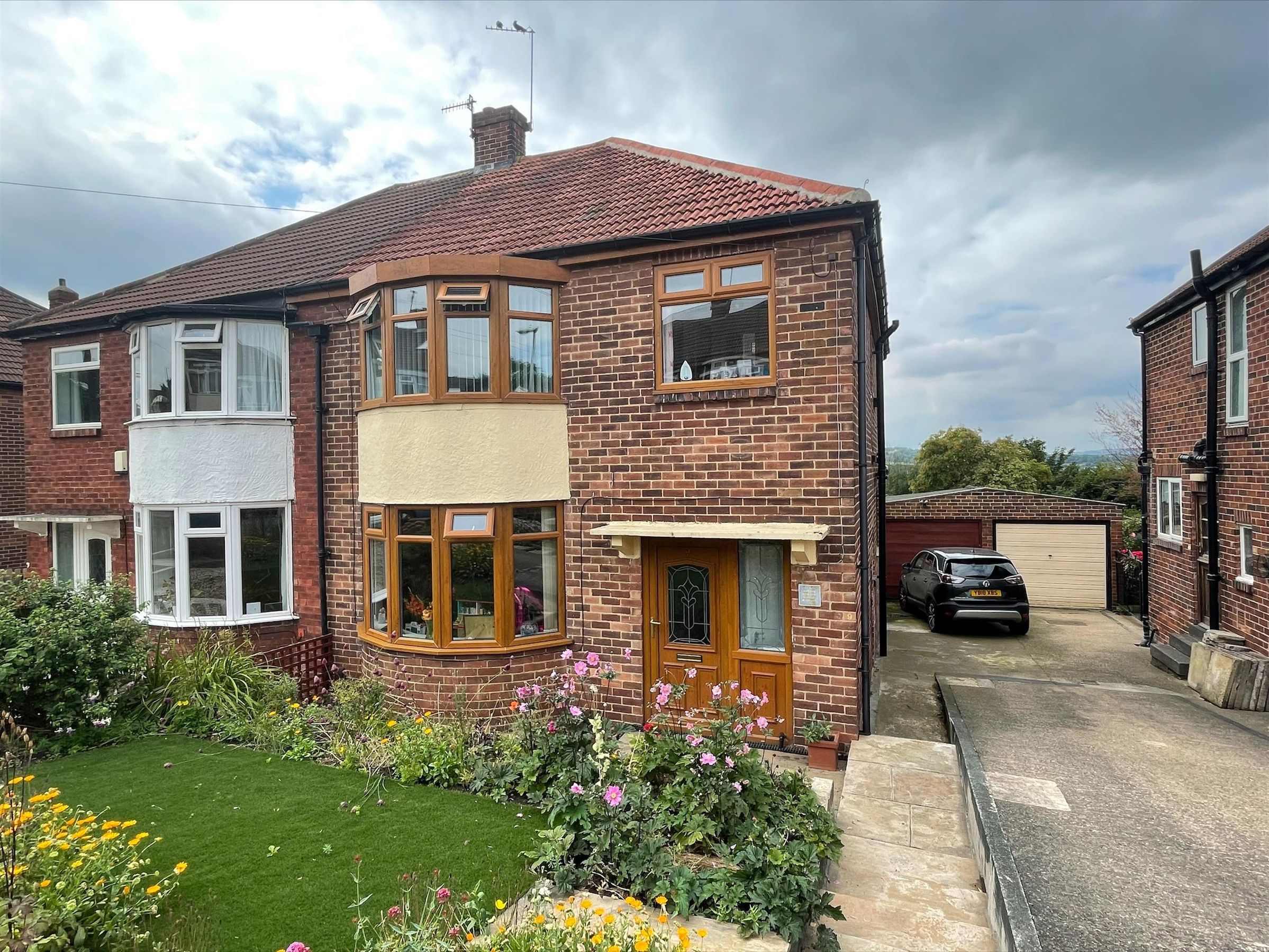 3 bed semidetached house for sale in Whitecote Gardens, Bramley LS13