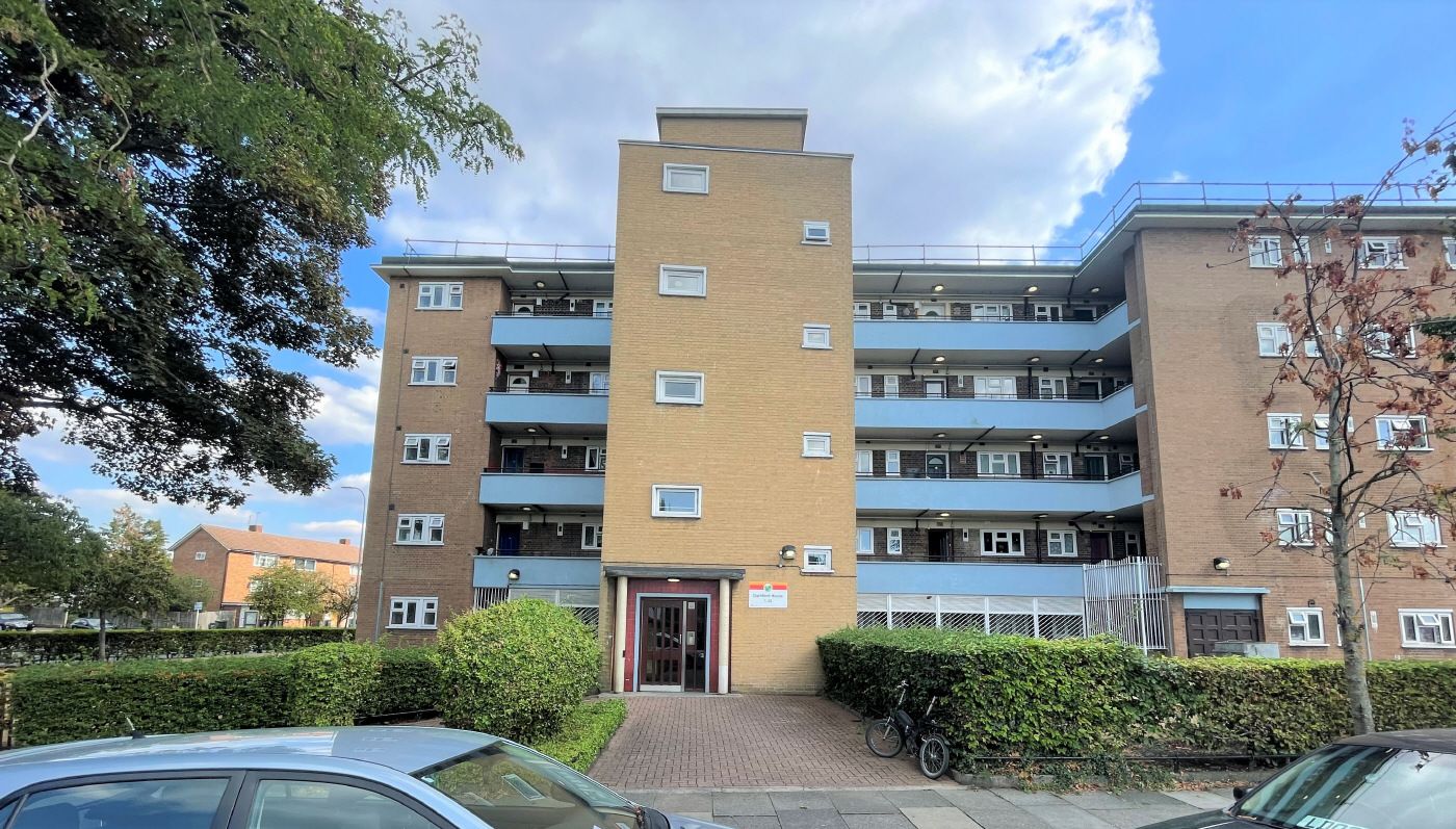 2 bed flat for sale in Bromley Road, London SE6 Zoopla