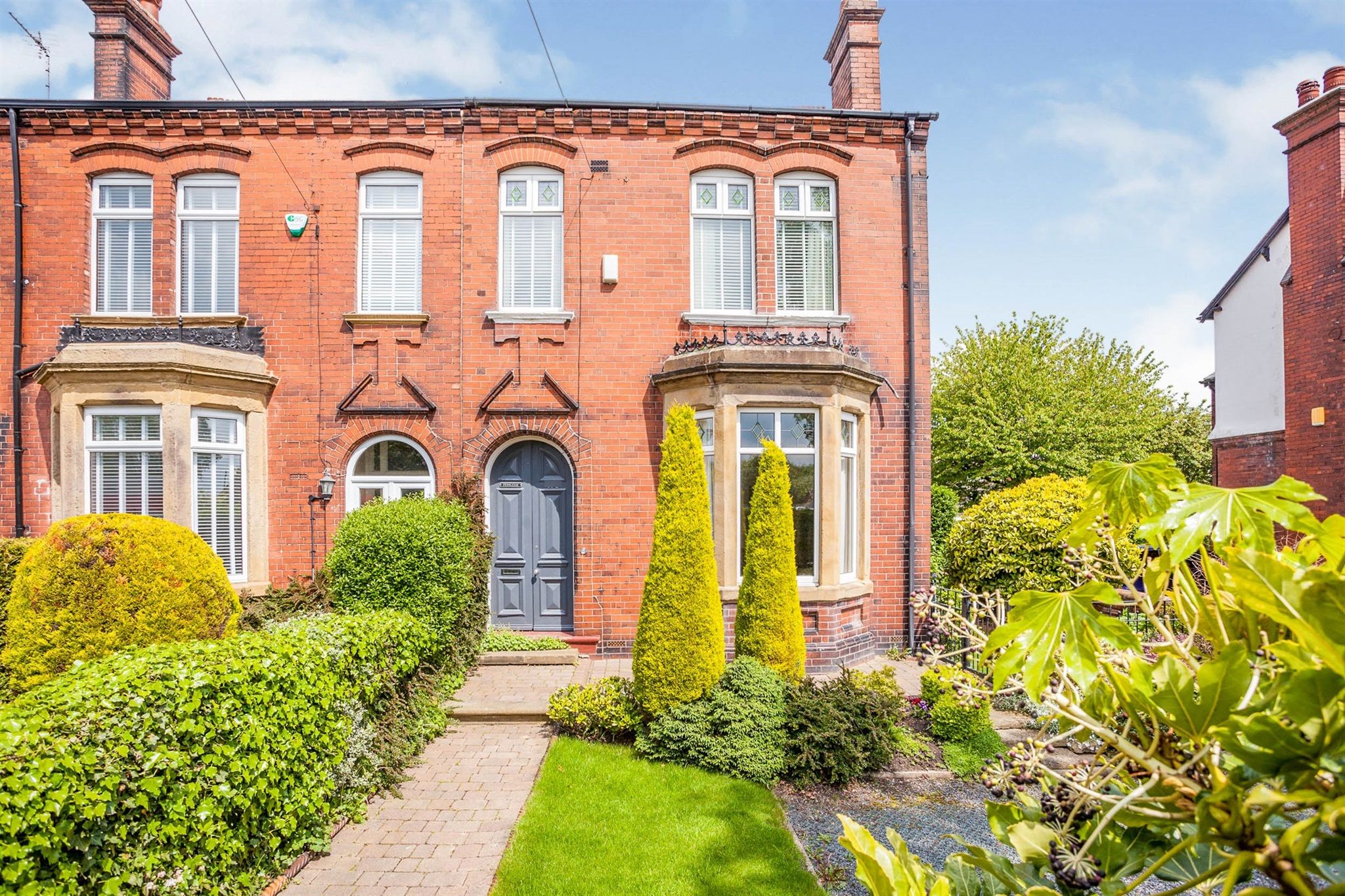 3 bed semidetached house for sale in Bradford Road, Wrenthorpe