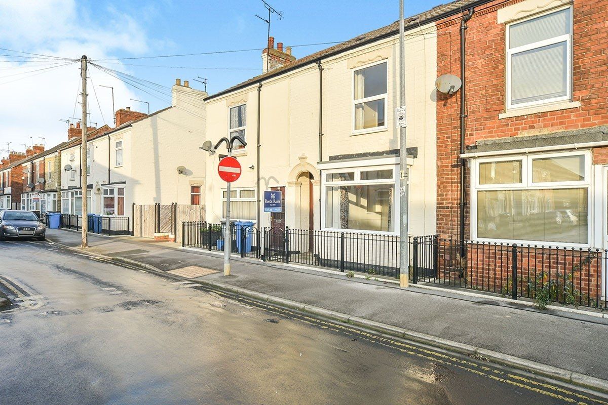2 bed terraced house for sale in Estcourt Street, Hull, East Yorkshire HU9 Zoopla