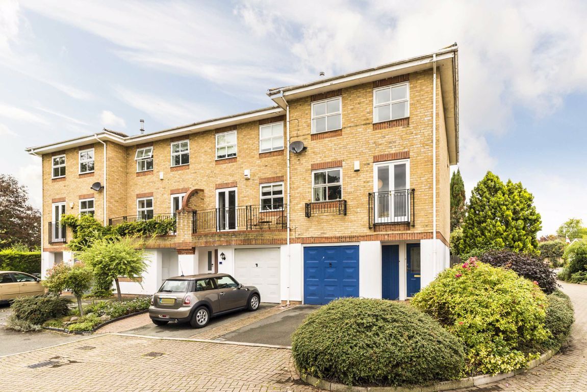 4 bed property to rent in Northweald Lane, Kingston Upon Thames KT2